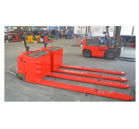 Transpaleta para bobinas madre